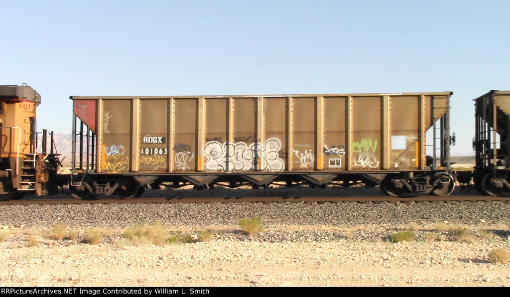 WB Unit Loaded Hooper Frt at Erie NV W-MdTrnSlv-Pshrs -86